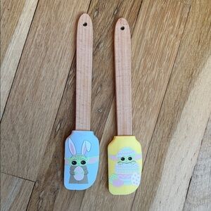 NWOT Never Used - Bundle of 2 Star Wars Baby Yoda Easter Bunny Spatula Set 🌟
